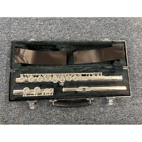 599275 Used Yamaha YFL-221 Flute With Case