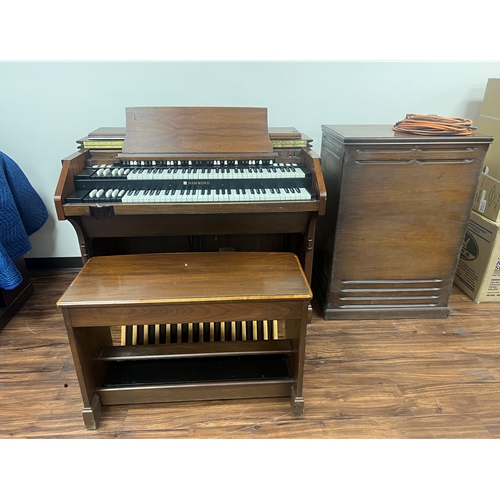 U447458 Used Hammond C3 Organ With Bench - Includes 122 Leslie Speaker Cabinet