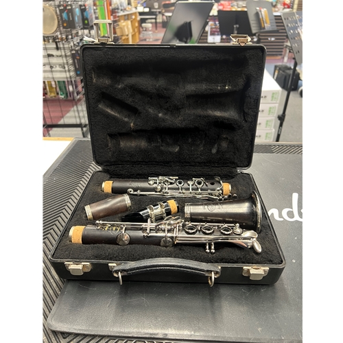 Conn -Selmer U257037 USED Selmer Signet Clarinet With Case